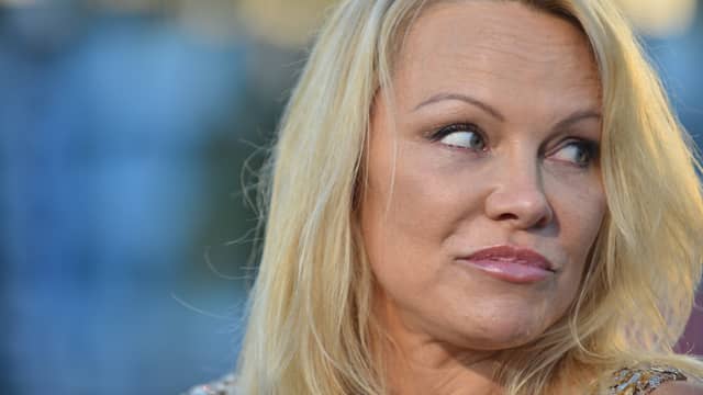 „Nicht einmal gefragt!“ Pamela Anderson kommentiert „Baywatch“-Reboot trocken