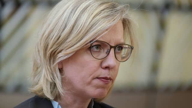 Begegnung in der U6: Wütender Fahrgast drängt Gewessler zum Gespräch - politik - exxpress Nachrichten