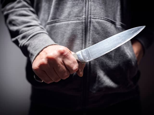 17-Jährige in den Hals gestochen: Neue Details zum Täter