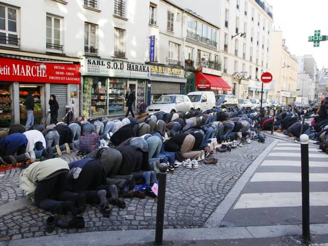 Opferfest-Schock: 90 Minuten Islam-Gebete im Schulunterricht