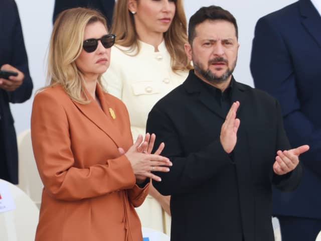 Deckel-Rebell in Paris: Selenskyj reißt EU-Flaschenverschluss ab