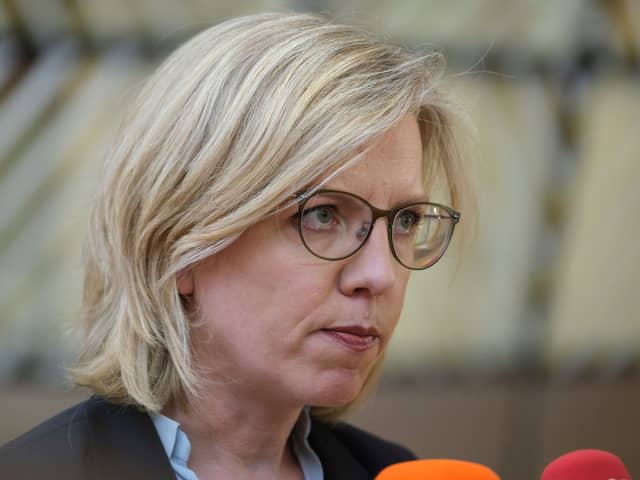 Begegnung in der U6: Wütender Fahrgast drängt Gewessler zum Gespräch