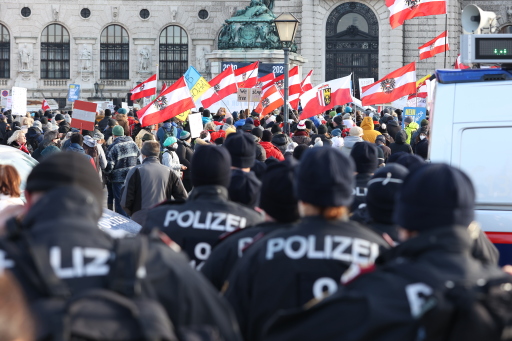 Hammer: Oostenrijkse politiemannen willen afschaffing verplichte vaccinatie | Exxpress