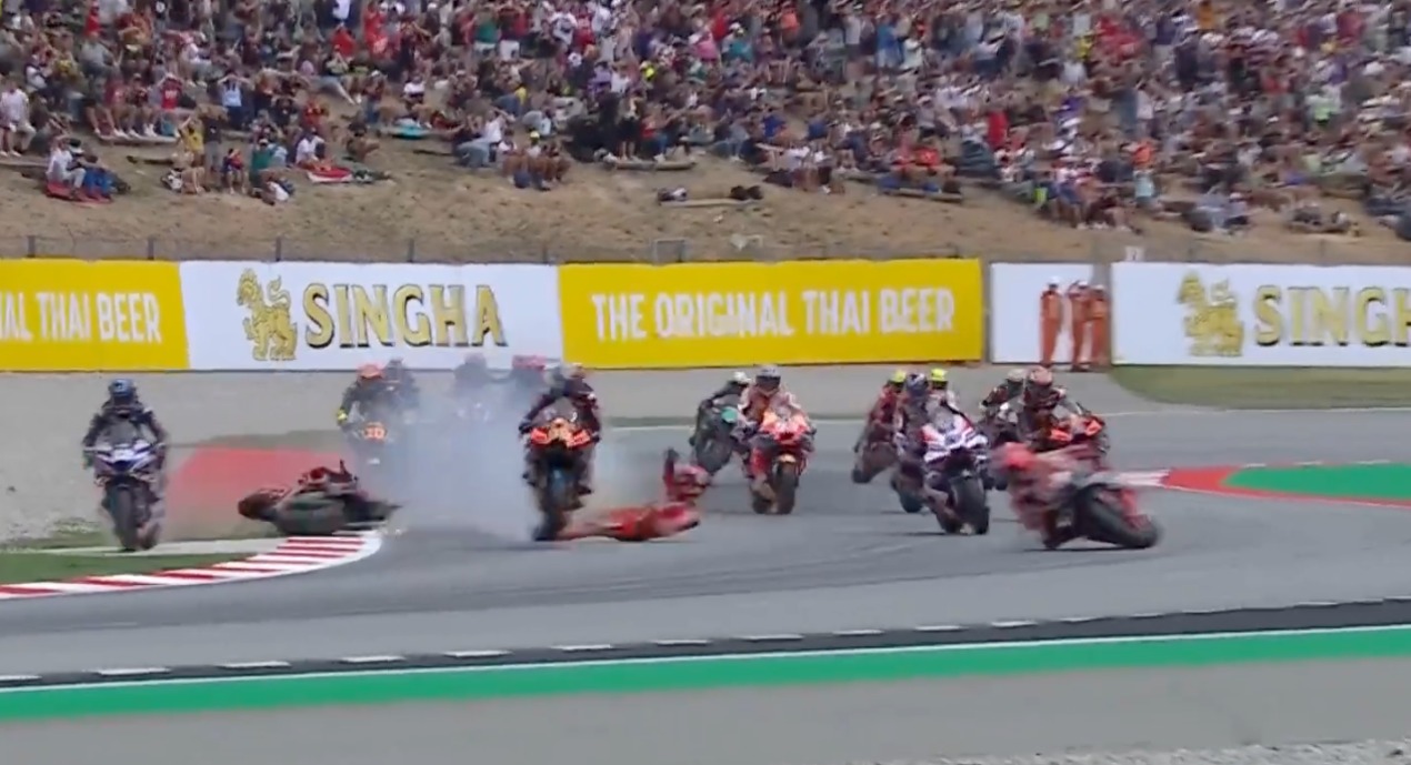 Horror in der MotoGP Binder fährt WM-Führenden Bagnaia über die Beine Exxpress