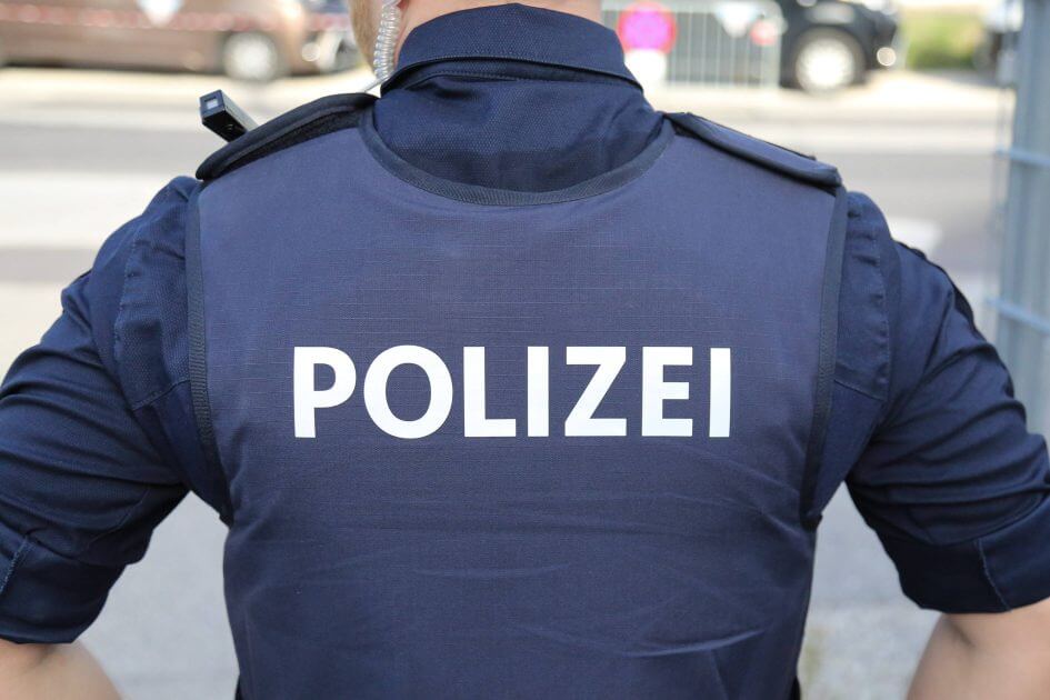 Gespr-chiger-Polizist-verr-t-wo-die-Blitzer-stehen
