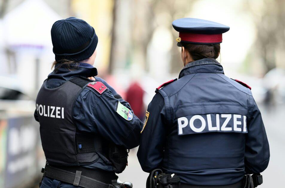 Sparstift-trifft-Polizei-Hier-wird-nun-gek-rzt
