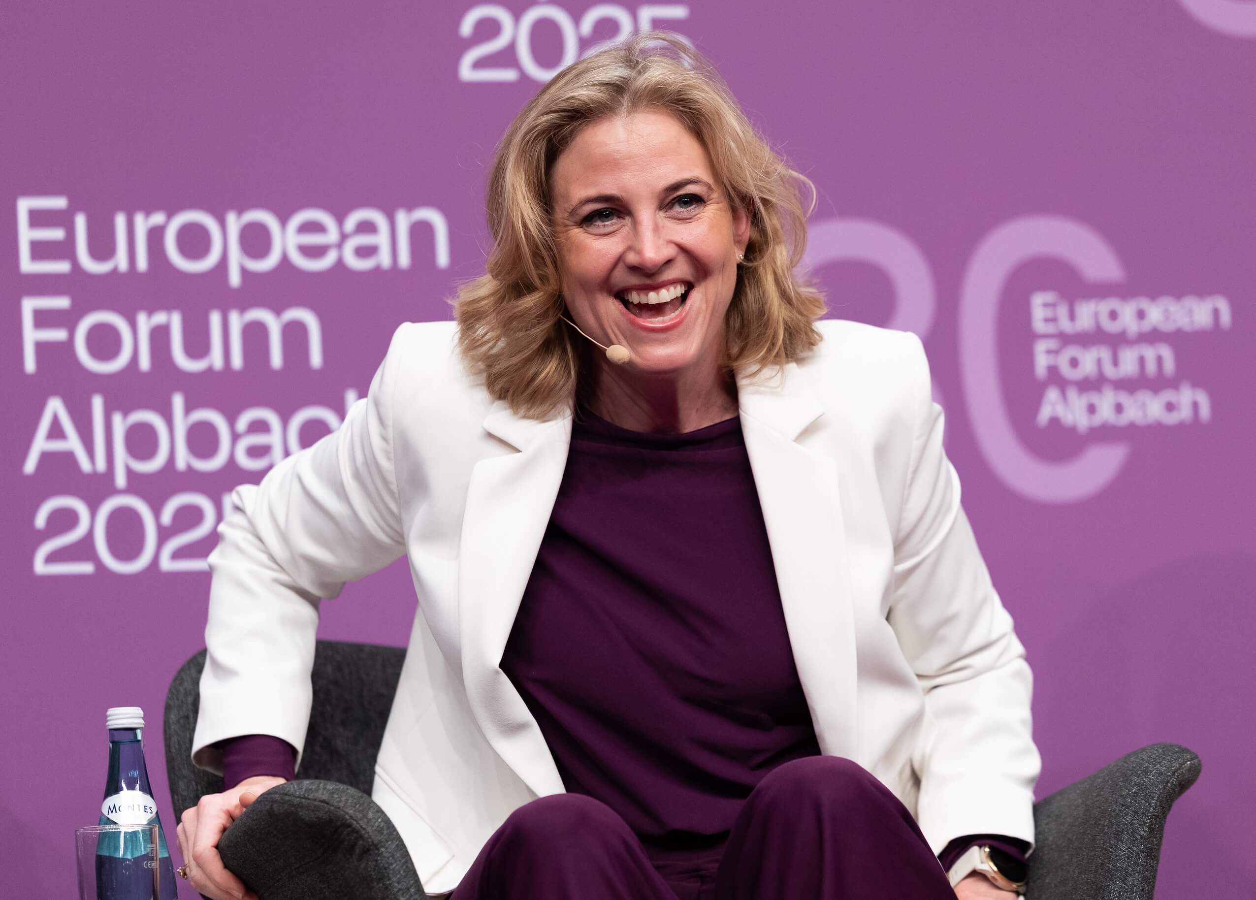 Gute-Laune-Gadget-statt-Au-enpolitik-Meinl-Reisinger-emp-rt-mit-Instagram-Video