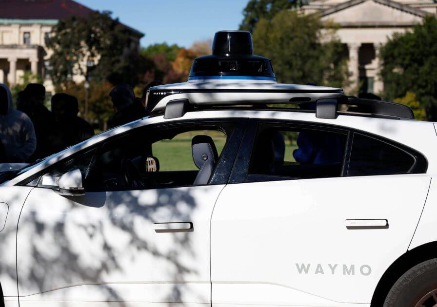 Autonome-Geburt-im-Stadtverkehr-Frau-bringt-Kind-in-Robotaxi-zur-Welt