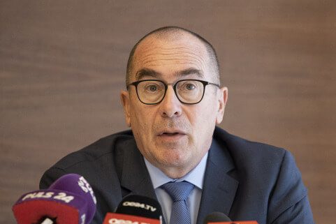 Neuer-Kammer-Wirbel-Luxus-Gagen-bei-der-rztekammer