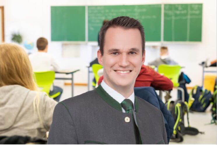 -Woke-Experimente-an-Schulen-FP-Landesrat-rechnet-im-exxpress-ab