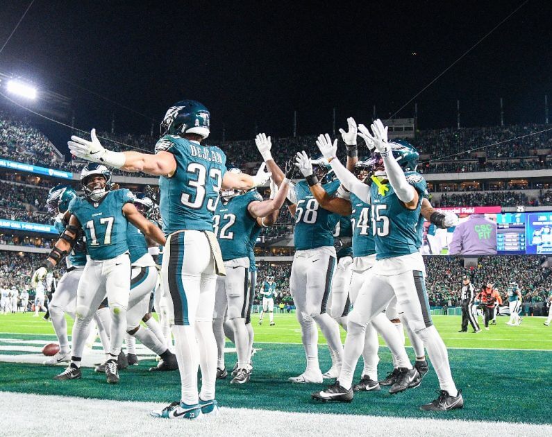 NFL-Woche-11-Eagles-triumphieren-Chiefs-straucheln-und-Sanders-feiert-Deb-t