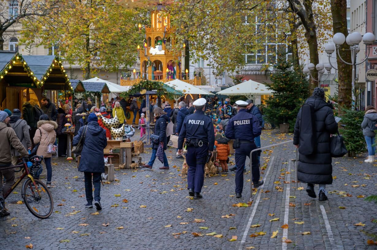 Erh-hte-Gefahr-am-Christkindlmarkt-Davor-warnt-jetzt-die-Polizei-
