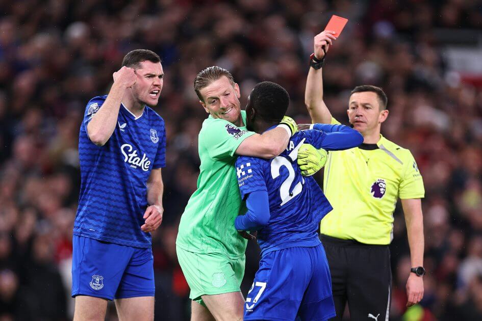 rote-karte-nach-watschn-f-r-den-mitspieler-trainer-moyes-gef-llt-mir