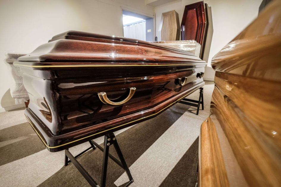 Totgeglaubte-lebte-noch-Brachten-sie-zur-Ein-scherung-