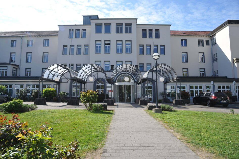 DRK-Klinik-Saarlouis-taumelt-in-die-Insolvenz-800-Jobs-betroffen