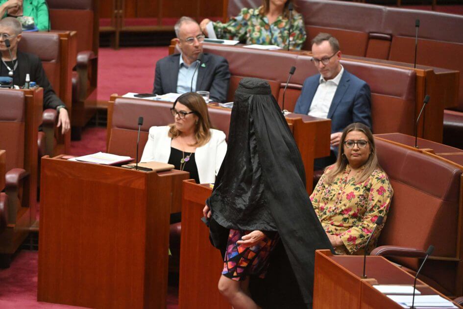 Rassismusvorw-rfe-Aufregung-um-Senatorin-in-Burka