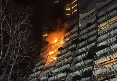 Feuerwehrgro-einsatz-in-Wien-Alterlaa-eine-Tote