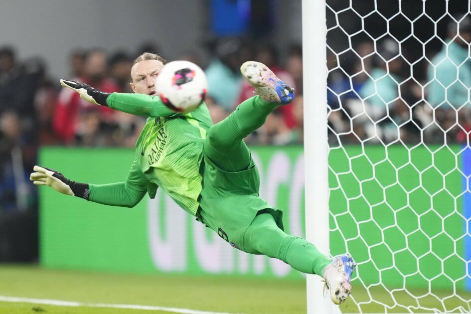 PSG-Keeper-wird-zum-Elfmeter-Helden-und-das-mit-gebrochener-Hand-