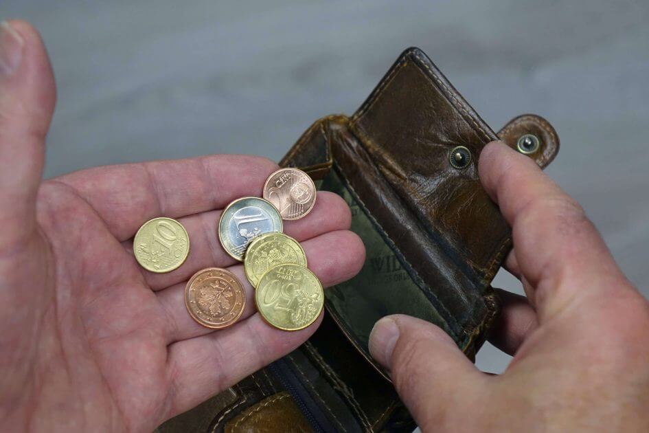 Arbeiten-und-trotzdem-armutsgef-hrdet-Tirol-zeigt-das-wahre-Ausma-der-Krise