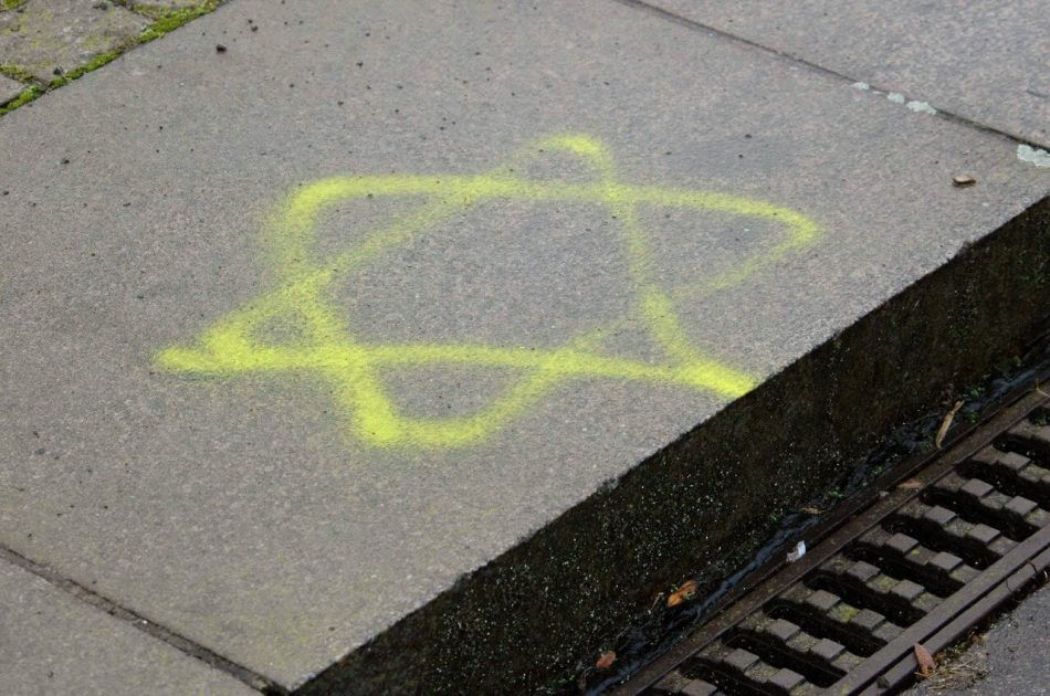 Fanatische-Anti-Zionisten-verherrlichen-Brandanschlag-in-Wien