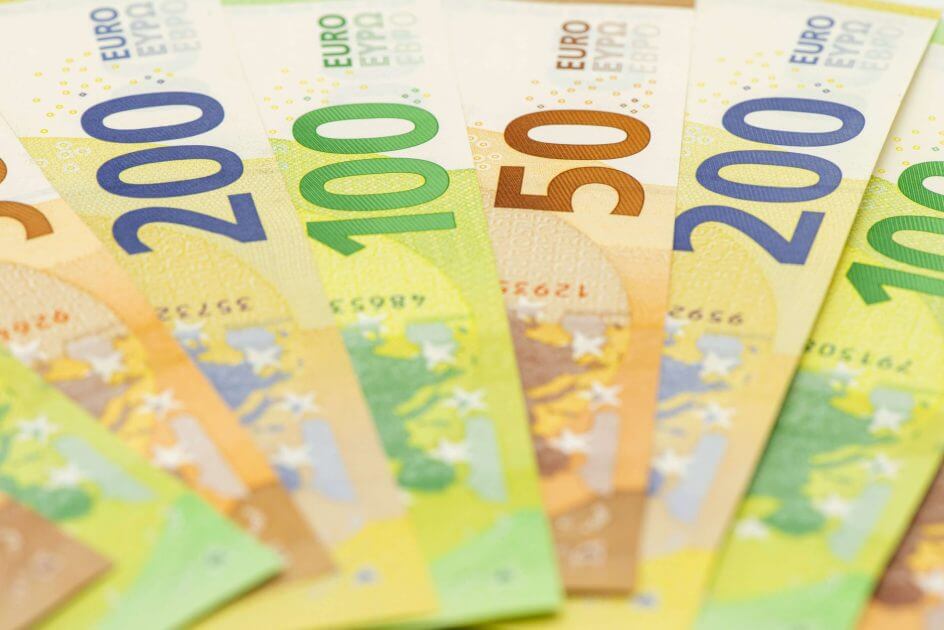 Nach-Ungarn-Slowakei-Hier-kommt-nun-Bargeld-in-die-Verfassung