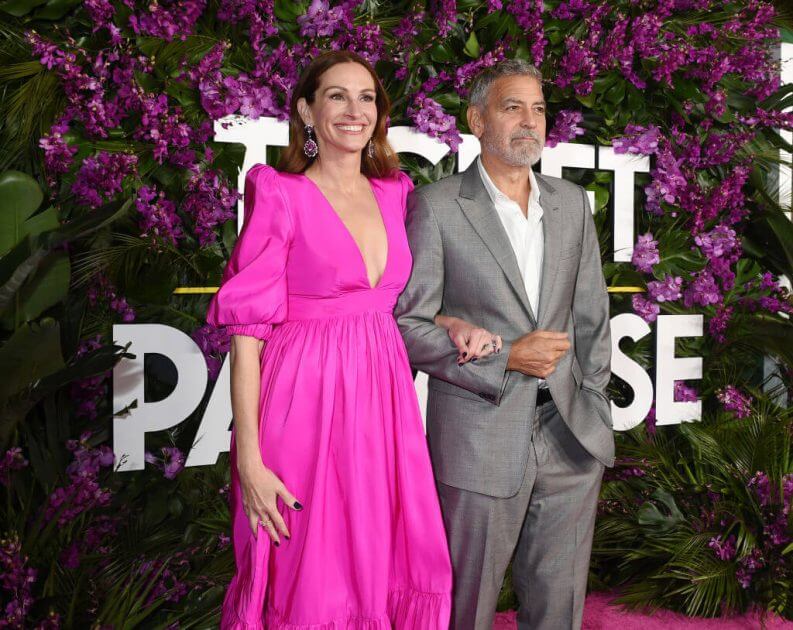 Roberts-Clooney-Co-Diese-Stars-helfen-bei-der-Verteilung-der-Golden-Globes