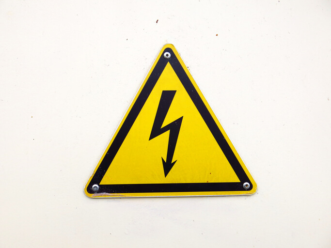 Jugendlicher-in-Bayern-wollte-Schnee-von-Stromleitung-r-umen-und-verungl-ckte