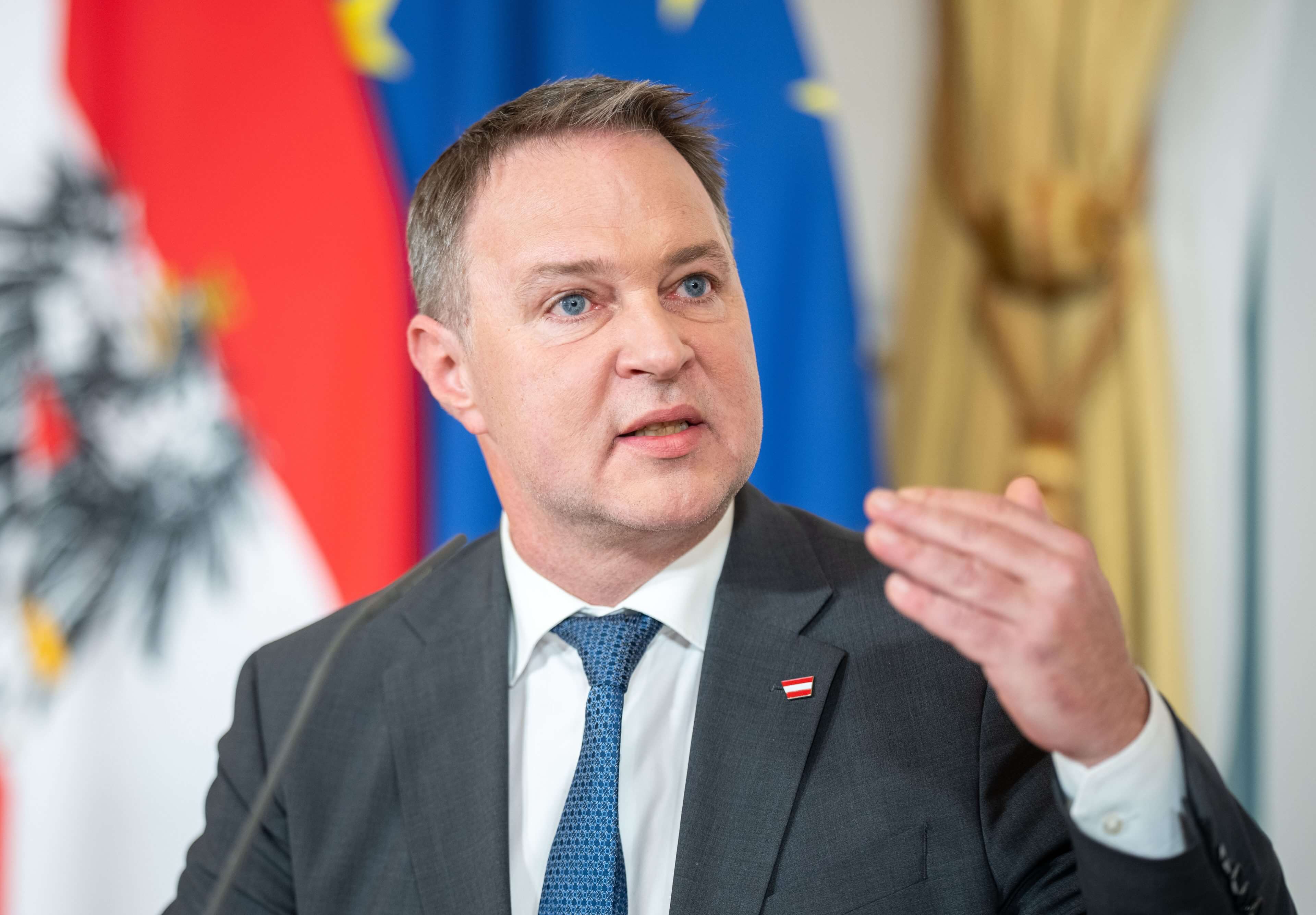 Umfrage-Schock-f-r-Babler-SP-st-rzt-kurz-vor-Parteitag-auf-Rekordtief-ab