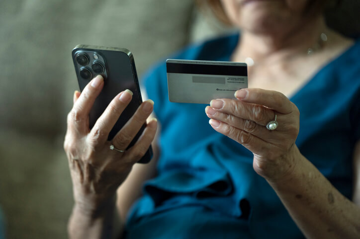 43-000-Euro-weg-Falscher-Bankmitarbeiter-r-umt-Konto-leer