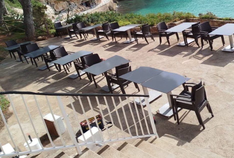 Tische-nur-f-r-Einheimische-In-diesem-Lokal-geht-s-rund