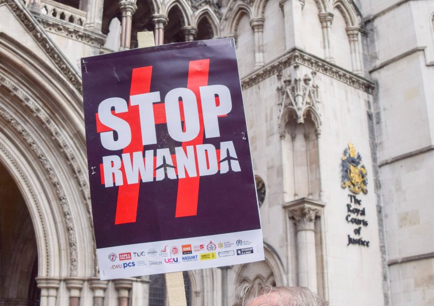 Asyl-Hammer-Nach-geplatztem-Deal-will-Ruanda-jetzt-100-Millionen-Pfund