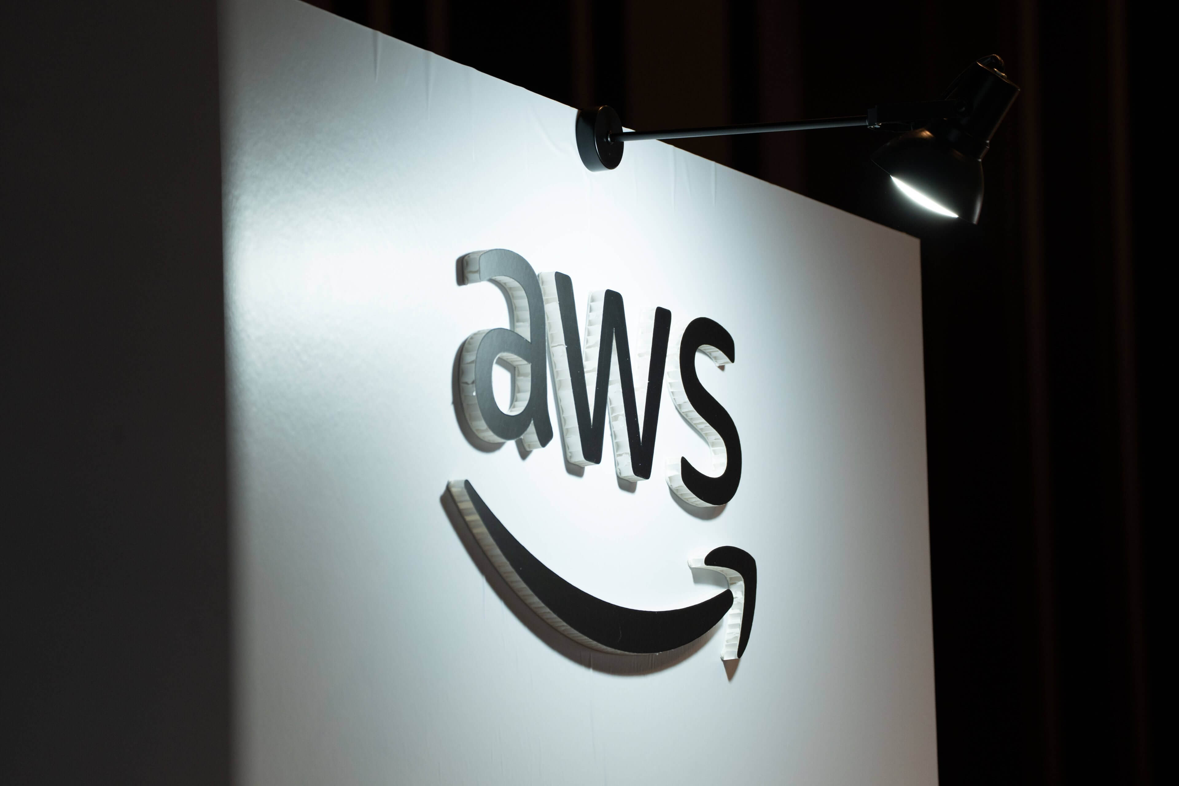 Drohnen-treffen-Amazon-Rechenzentren-AWS-meldet-massive-St-rungen