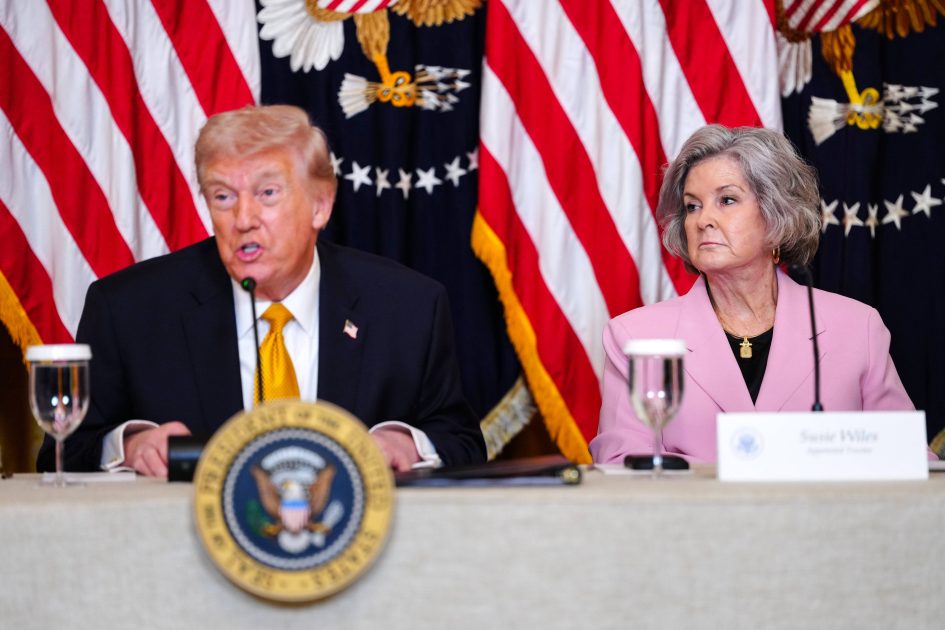 Trotz-Krebsdiagnose-Trumps-Stabschefin-will-im-Wei-en-Haus-weiterarbeiten