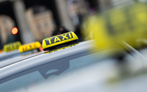 Eskalation-in-Favoriten-Taxifahrer-und-Polizisten-nach-Angriff-verletzt