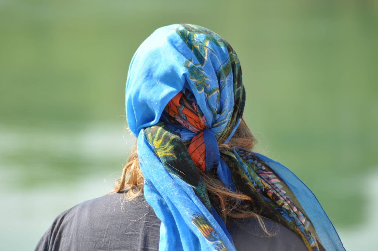 Türkei: Frauenrechtlerin legt Kopftuch ab – Protest gegen religiösen Zwang