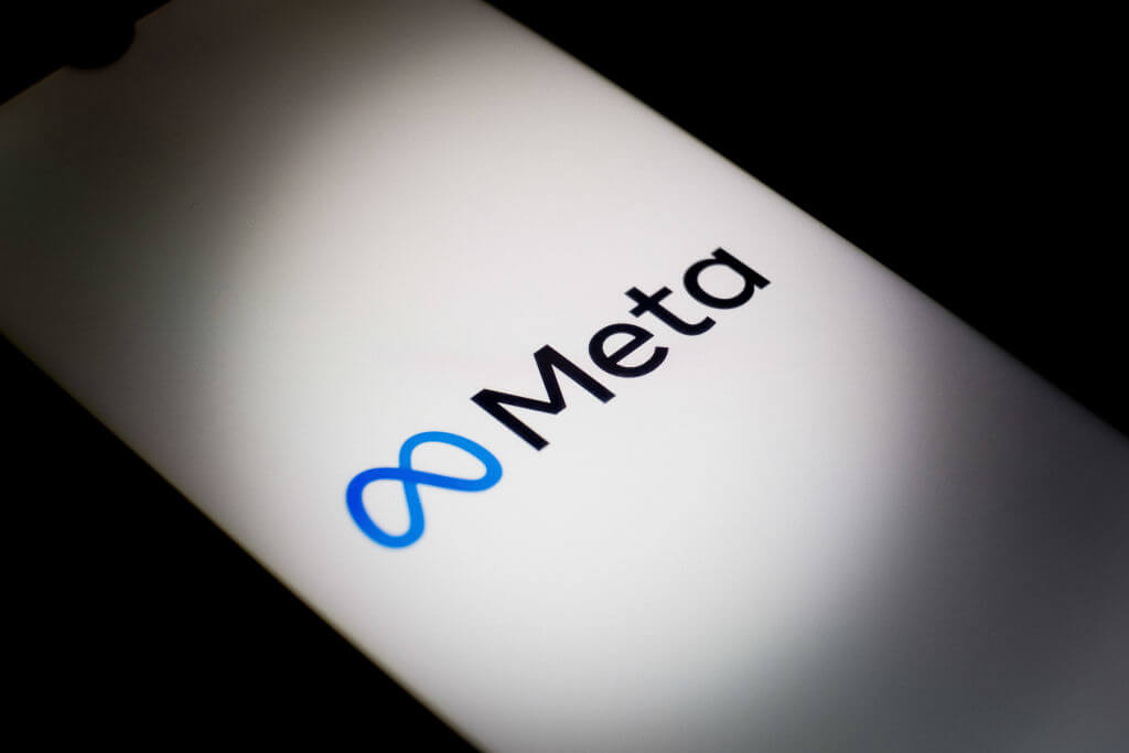 Italijanske oblasti sprožile preiskavo proti Meti zaradi klepetalnega robota z umetno inteligenco v WhatsAppu