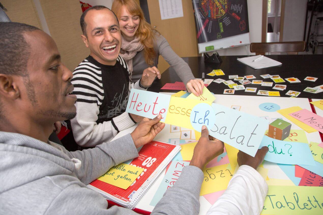 Streit um Deutschkurse: SPÖ-Hacker prüft Klage gegen Integrationsfonds