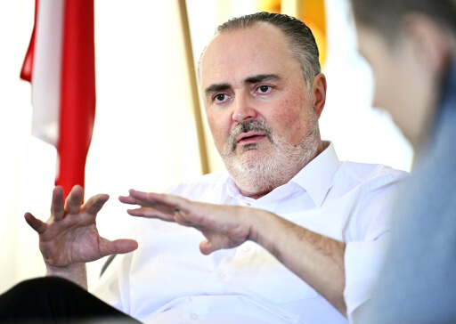 Hans Peter Doskozil ponovno operiran na grlu v Leipzigu