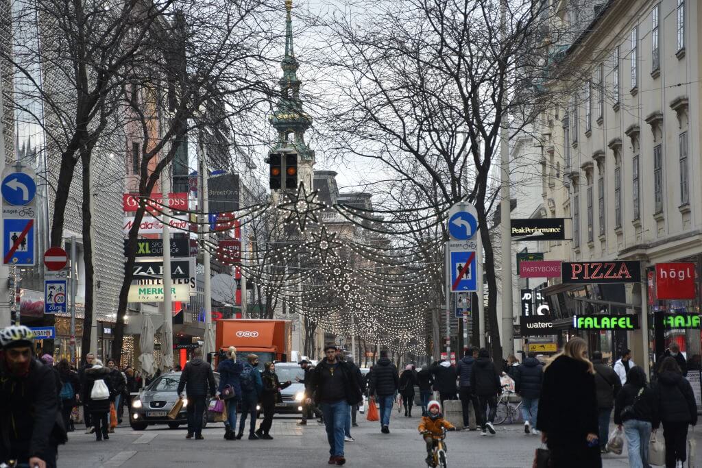 V Dunaju moški z železno palico ogrožal mimoidoče