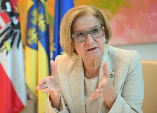 Die Luft wird dünner: Jetzt legt Mikl-Leitner WKO-Chef Mahrer den Rücktritt nahe