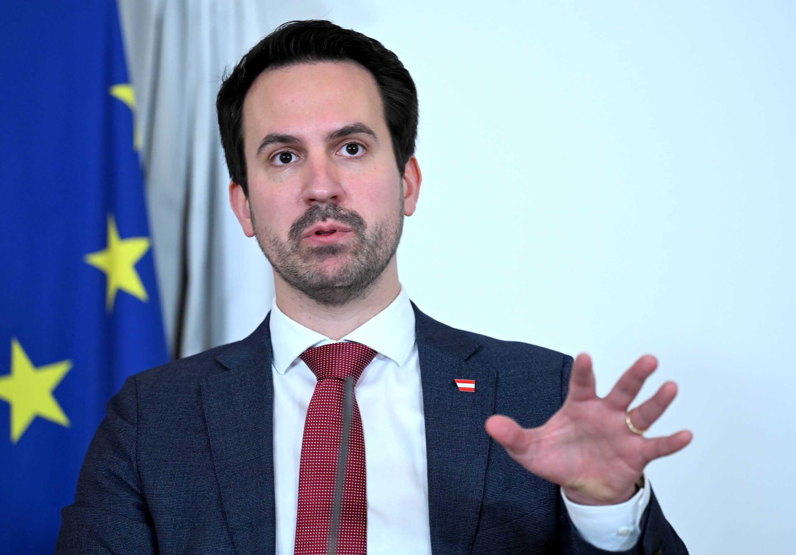 Učitelji kritizirali Wiederkehrjeve načrte o obvezni poletni šoli.