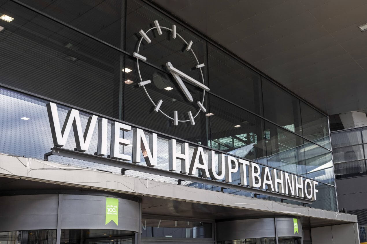 V Dunaju na glavnem kolodvoru prišlo do napada z nožem, ena oseba ranjena