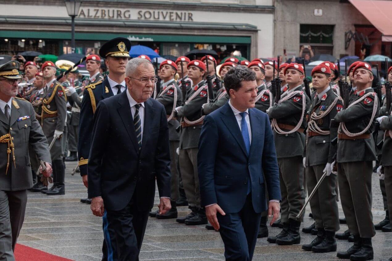 Avstrijski predsednik sprejel romunskega kolega Dăna v Salzburgu