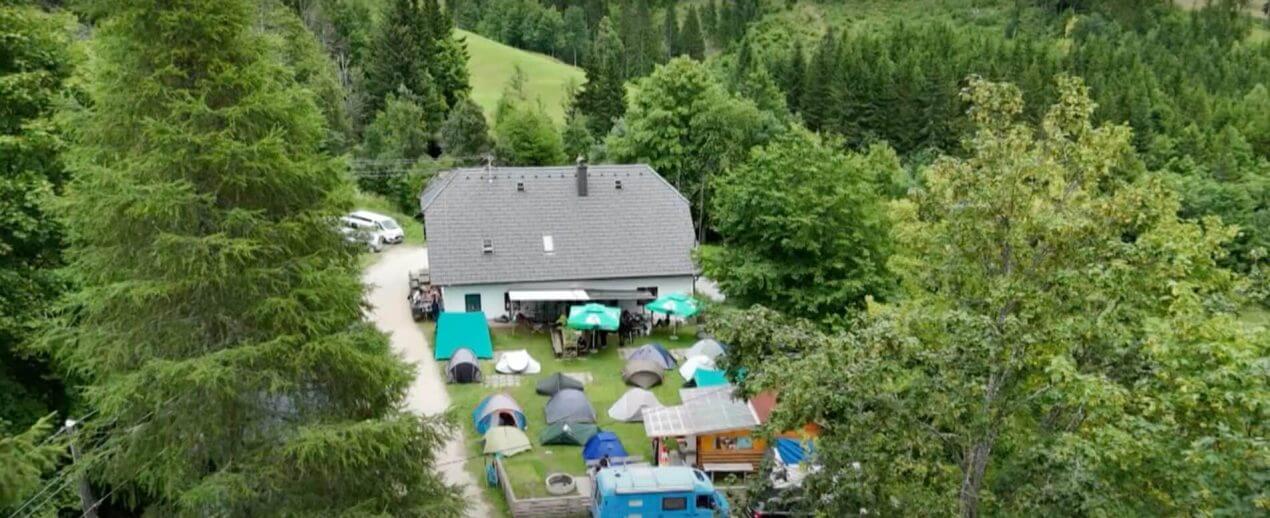 Policijski poseg na protifašističnem taboru v Avstriji sprožil ogorčenje