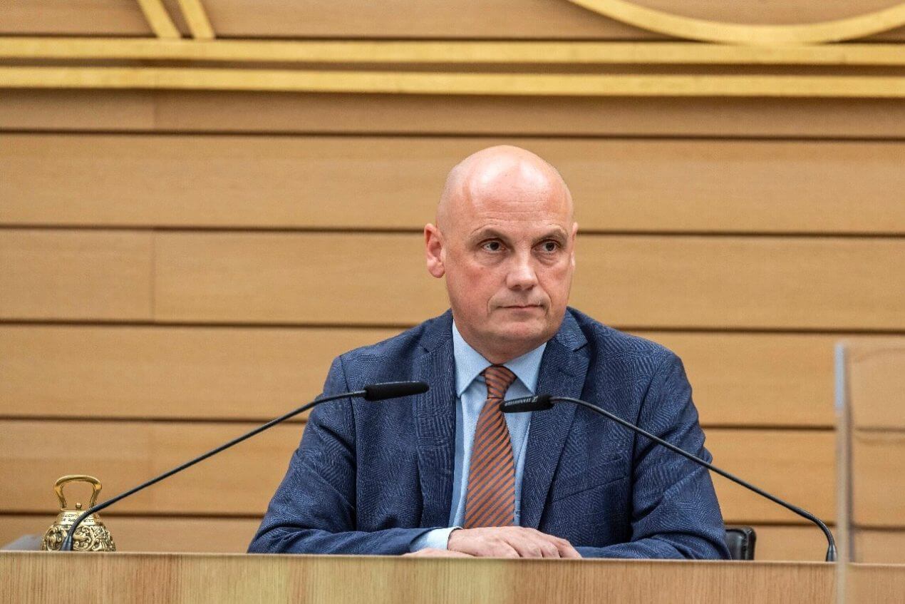 Deutscher SPD-Landtagsvize schmiert Hakenkreuz auf AfD-Wahlzettel