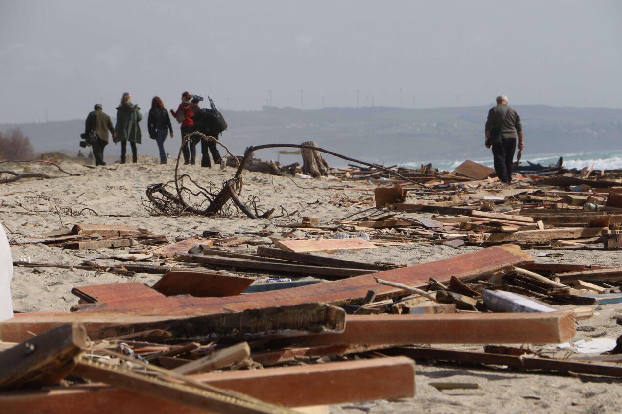 Šest italijanskih uradnikov na sodišču zaradi nesreče migrantskega čolna