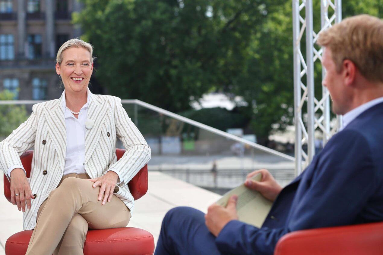 Weidel-Interview versinkt im Protestlärm – Polizei schreitet ein