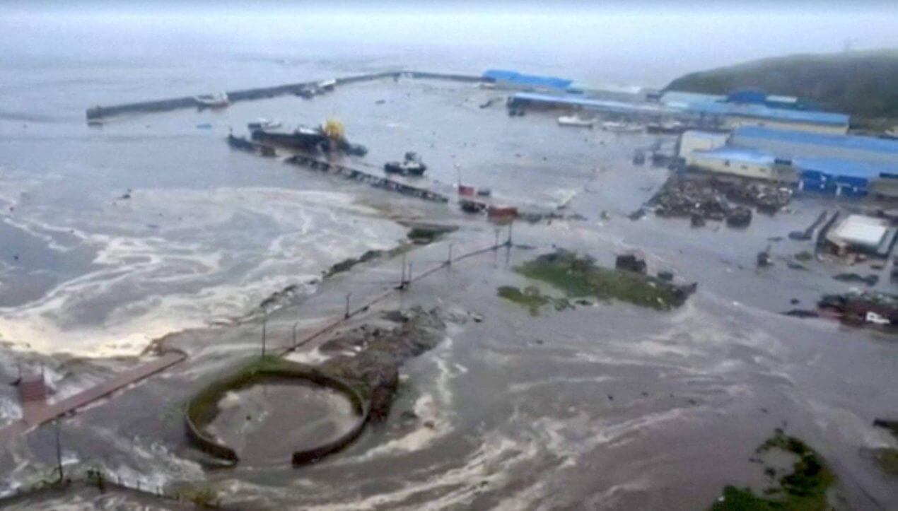Fünf Meter hoher Tsunami in Russland, Welle auch in Japan