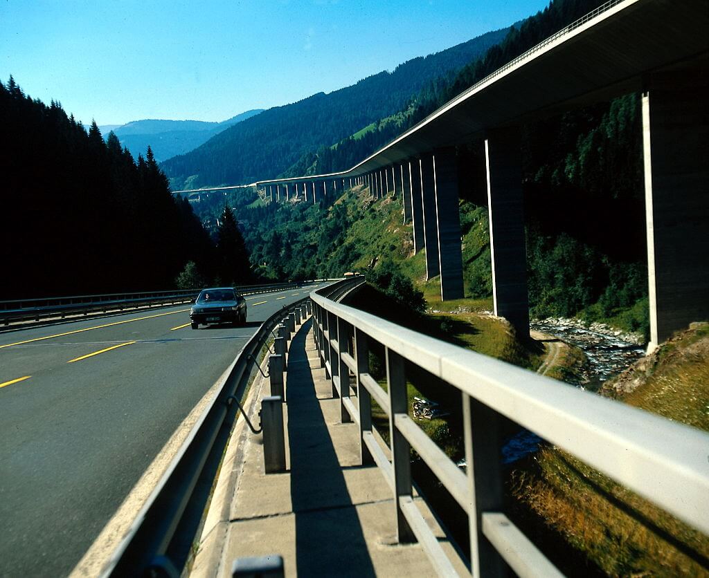 Fünf Verletzte bei Serienauffahrunfall auf Tauernautobahn in Kärnten