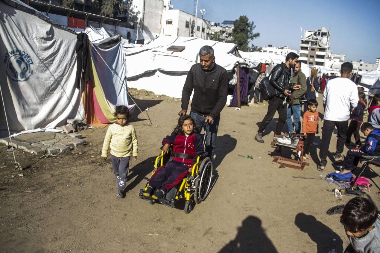 Spanien fliegt Kinder aus Gaza samt Familien ein